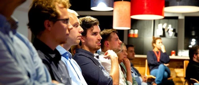 Autonome Microservices Delen Nooit Data' & 'Hoe Om Te Gaan Met Eventual Consistency' 1 Avond,